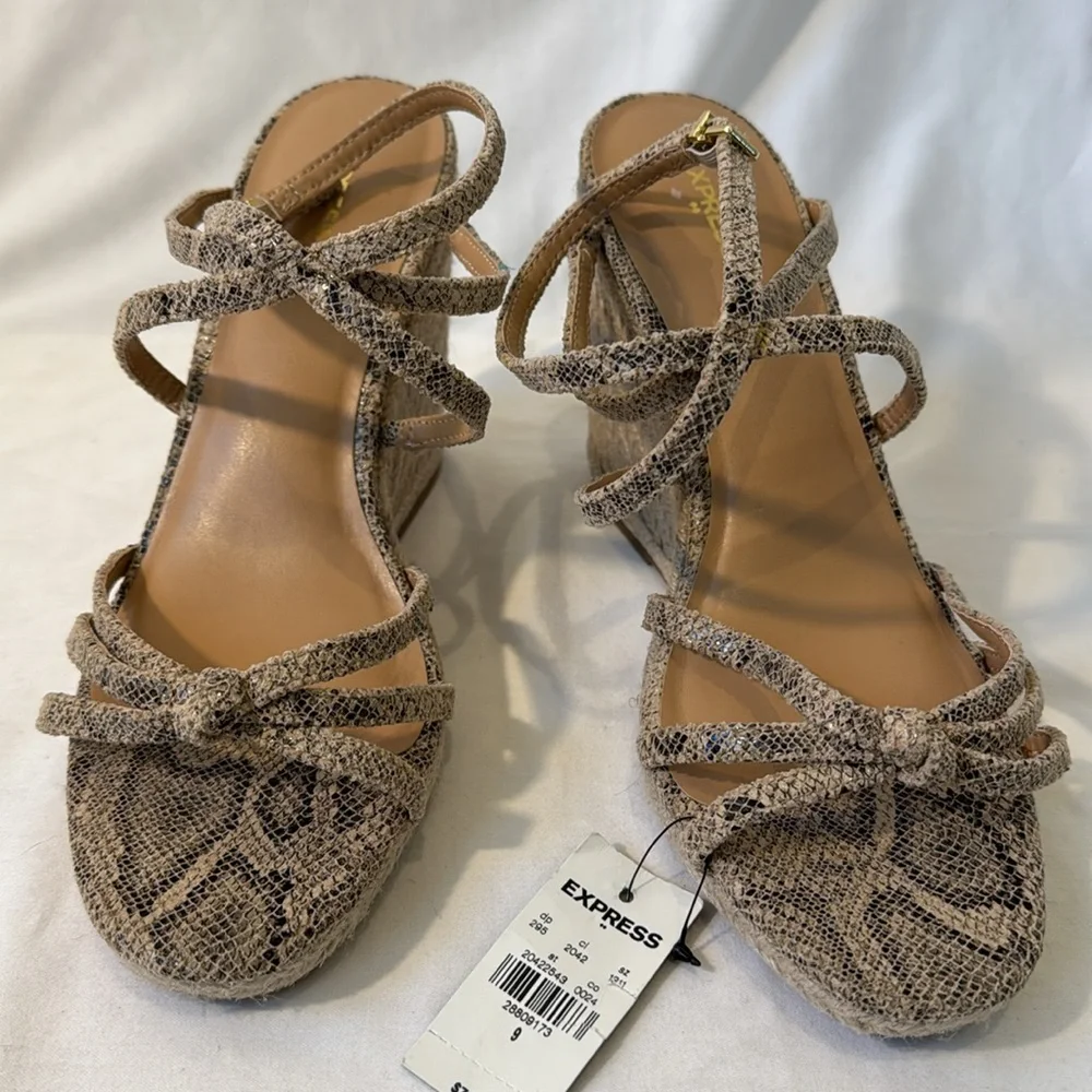 NWT Express black/tan snake print wedge sandals. Size 9. Fabric uppers.